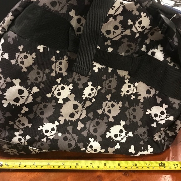 YakPak Skull Duffle Bag - Picture 8 of 9